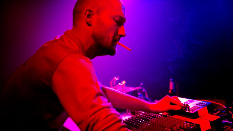 Fichier:Paul Kalkbrenner background.jpg