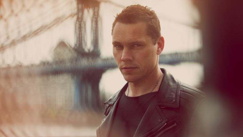 Fichier:Tiesto background.jpg
