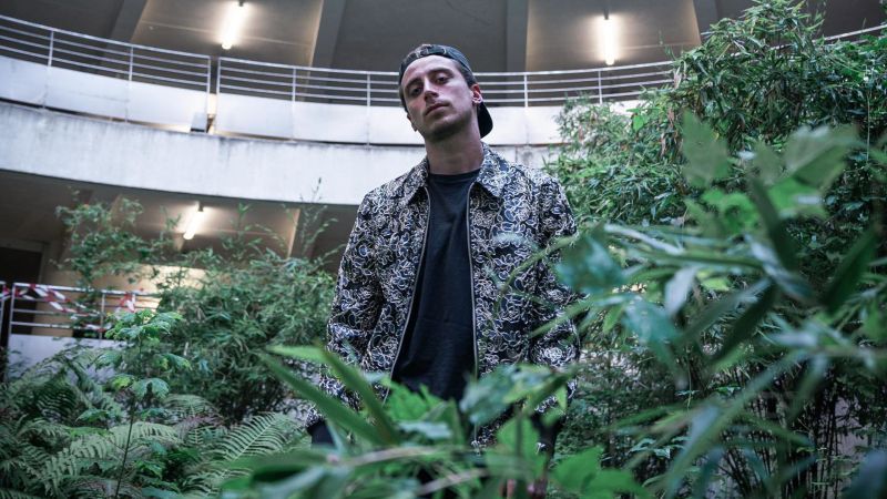 Fichier:Hidden Face background.jpg