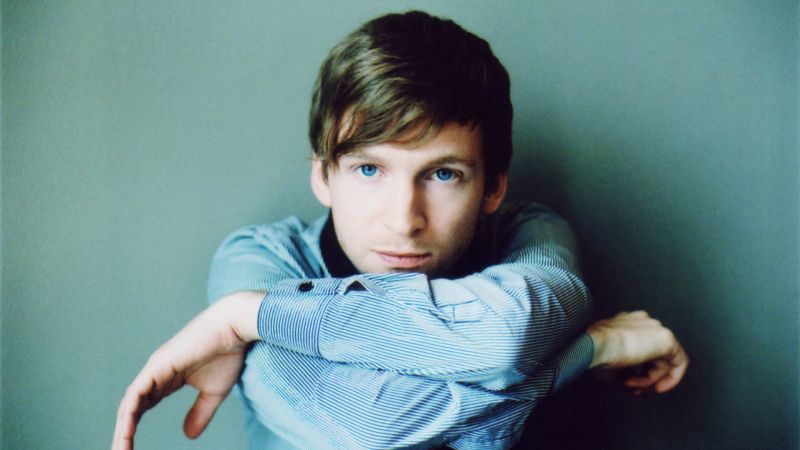 Fichier:Olafur Arnalds background.jpg