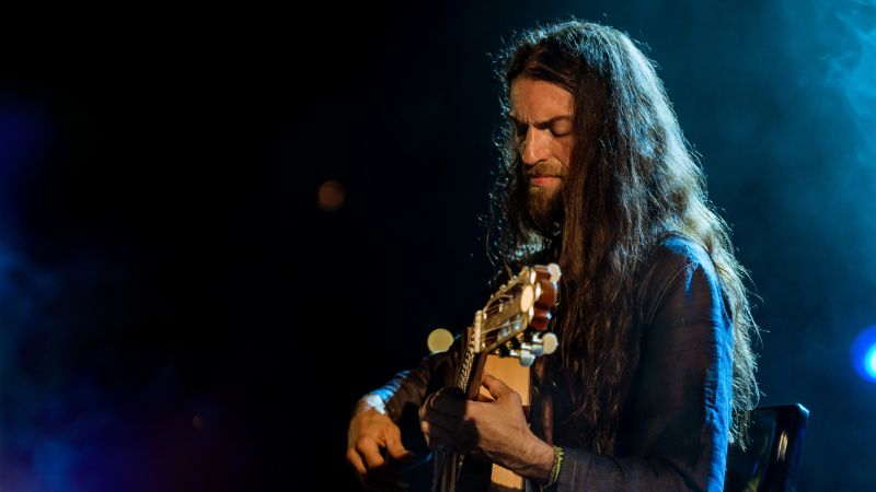 Fichier:Estas Tonne background.jpg