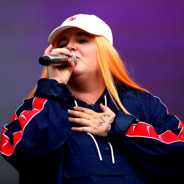 Fichier:Tones and I.jpg