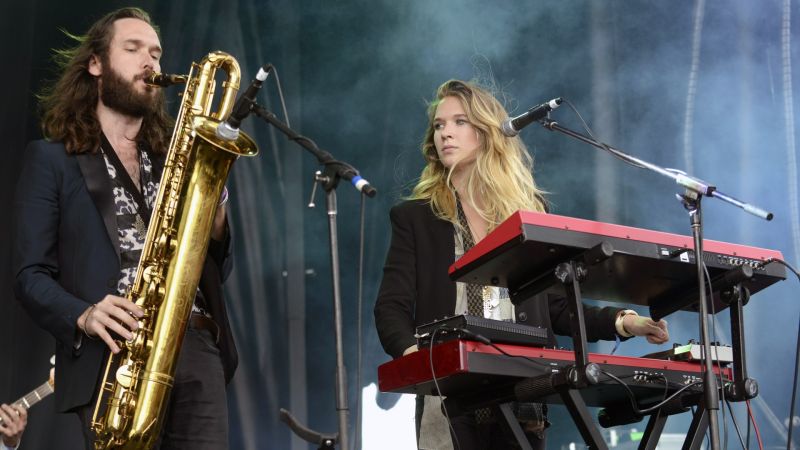 Fichier:Wild Belle background.jpg